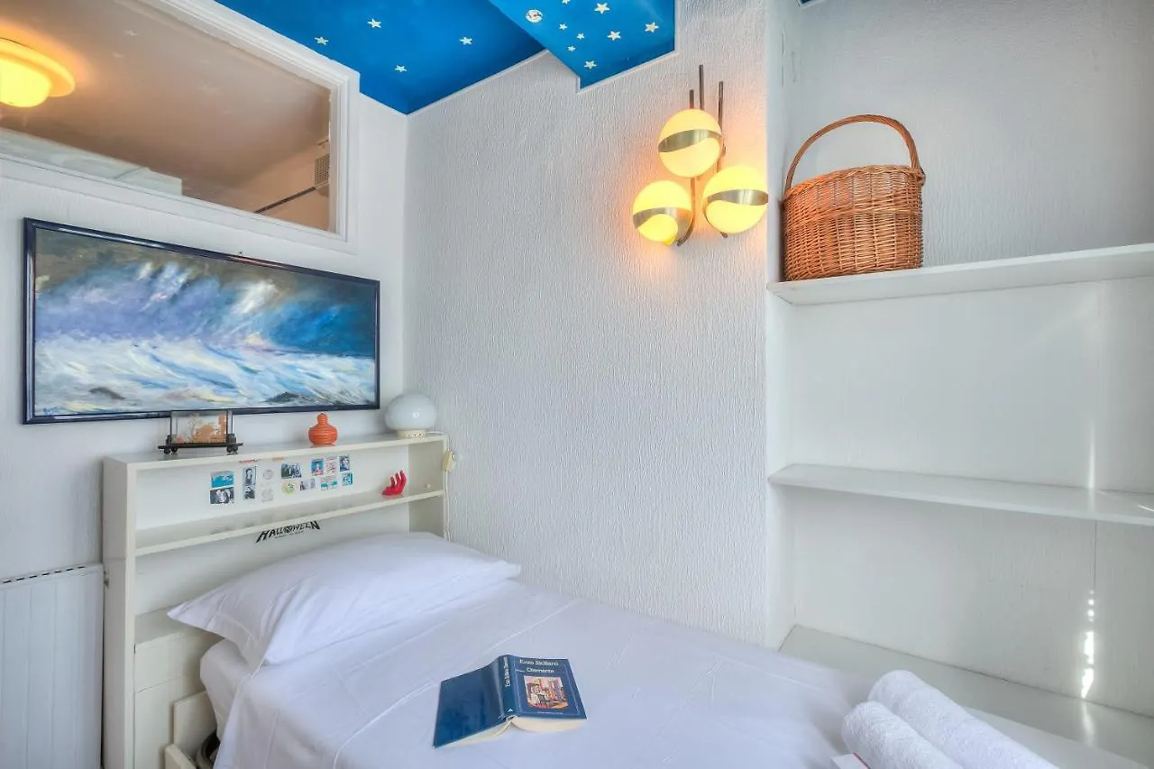 Apartment Il Bijou Di Rossella - Beach Front - Happy Rentals Alassio Italy