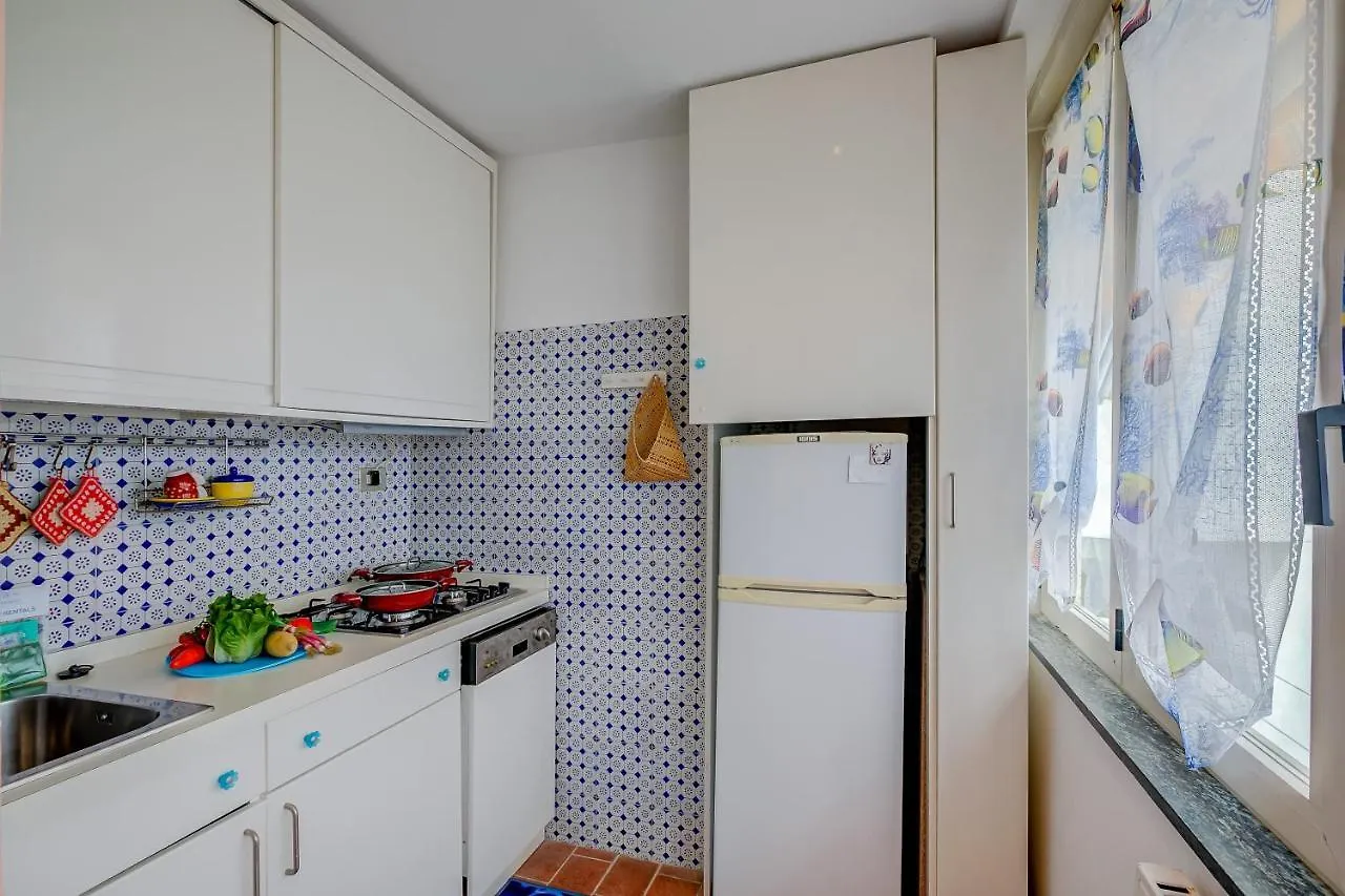 Apartment Il Bijou Di Rossella - Beach Front - Happy Rentals Alassio Italy