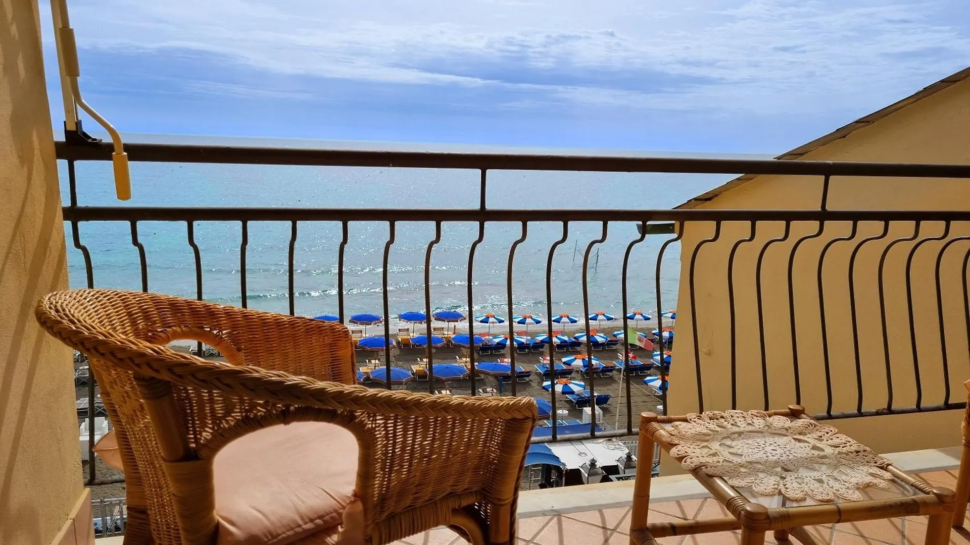 Il Bijou Di Rossella - Beach Front - Happy Rentals Alassio